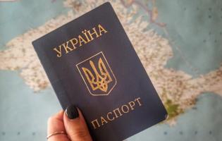Кабмін дозволив видавати паспорт громадянина України за кордоном