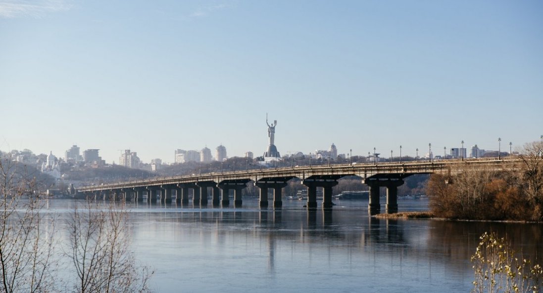 У Києві відкрили рух мостами Метро і Патона