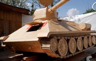 Білорусь ставить біля кордону з Україною дерев'яні муляжі танків