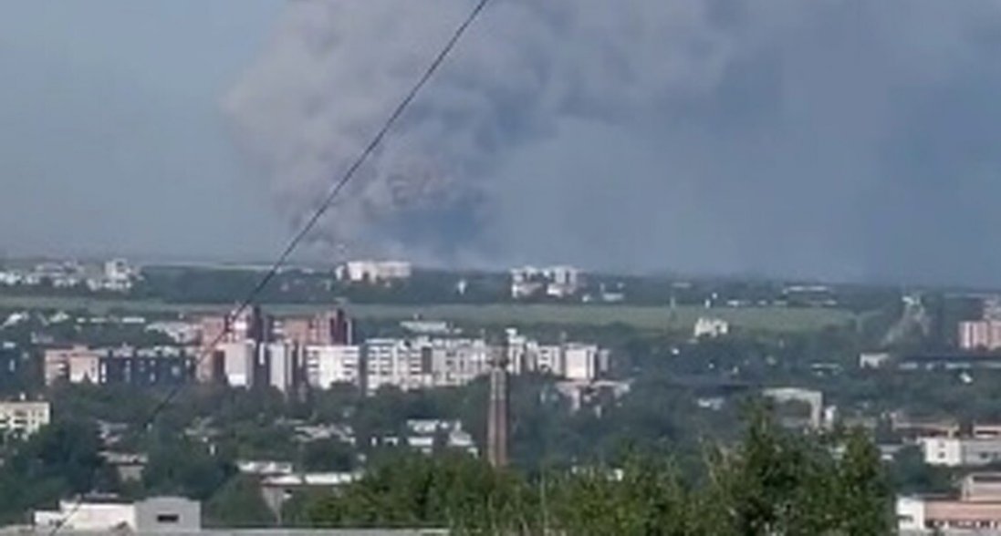 На Луганщині горять два склади боєприпасів рашистів