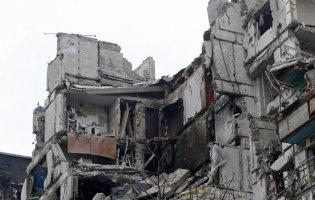У Маріуполі руйнуються будинки, пошкоджені обстрілами росіян