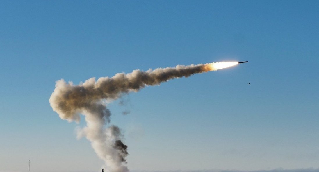 По Дніпропетровщині росіяни запустили 7 ракет: 6 збили