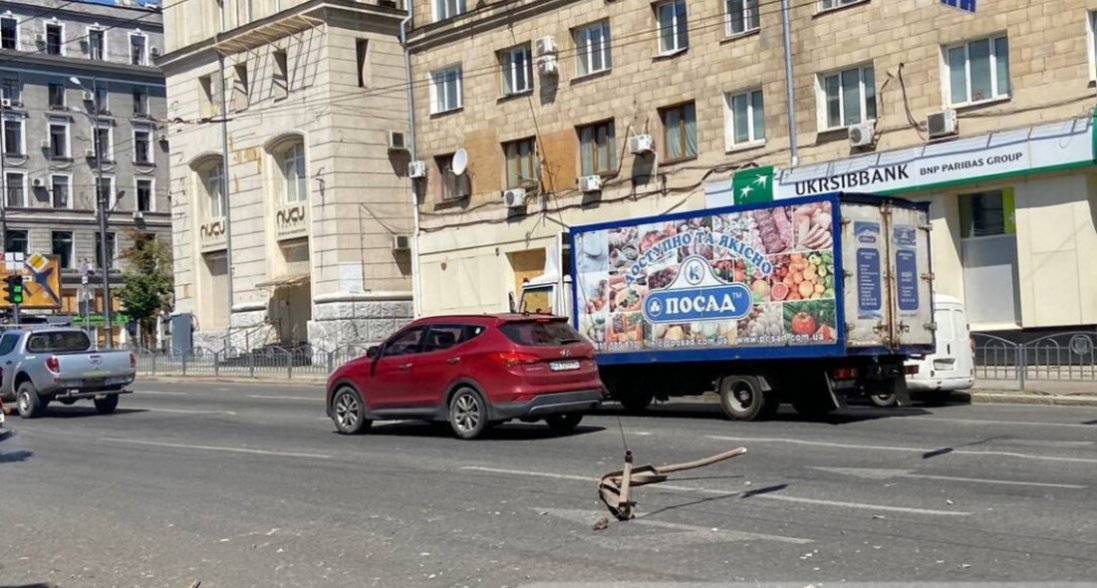 Вибух у центрі Харкова: ракета влучила в двір житлових будинків