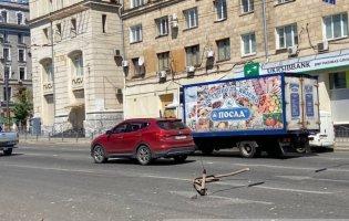 Вибух у центрі Харкова: ракета влучила в двір житлових будинків