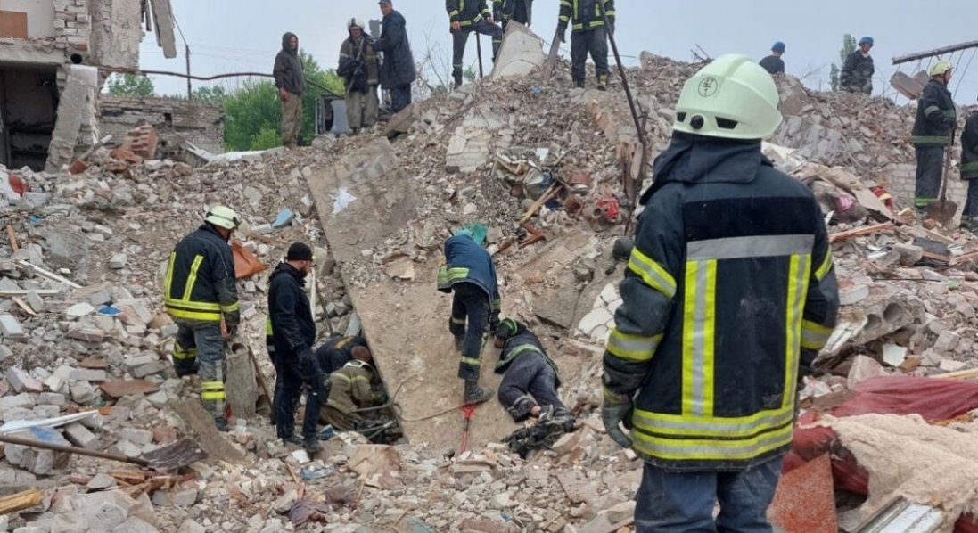 Ракетний удар по Часовому Яру: дістали ще кількох загиблих
