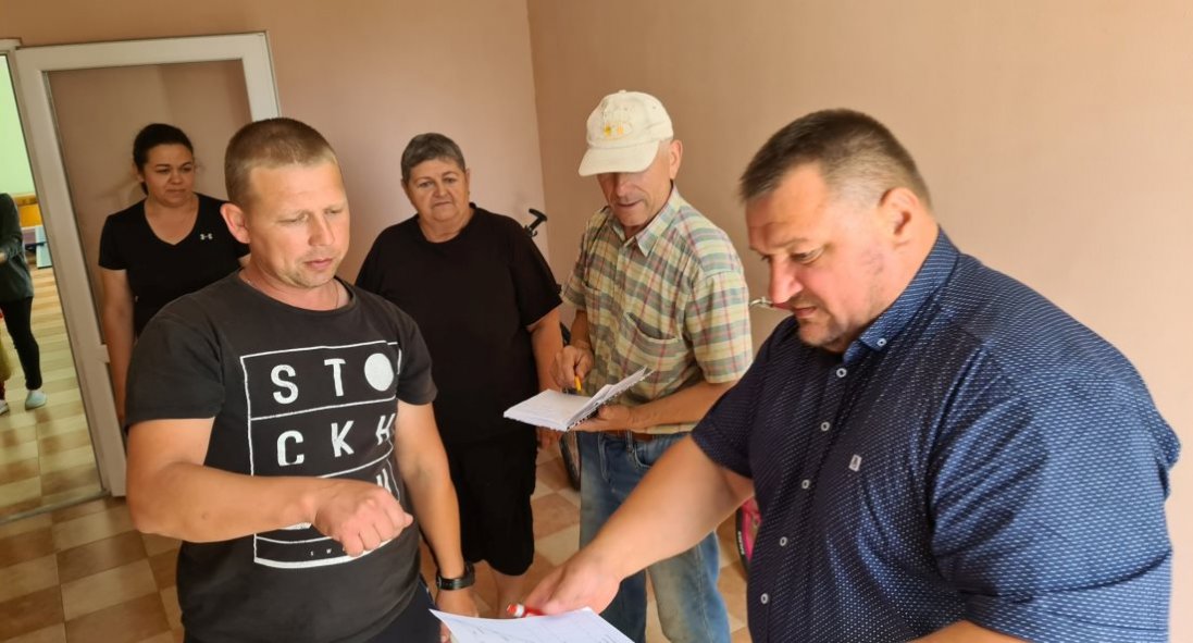 Переселенці з Підгайцівської громади отримують допомогу від благодійного фонду «Віримо в Україну»