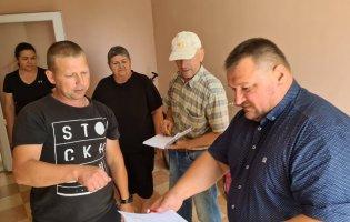 Переселенці з Підгайцівської громади отримують допомогу від благодійного фонду «Віримо в Україну»