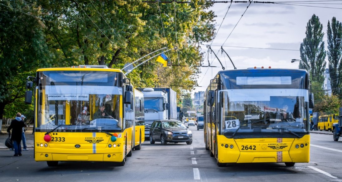 У Києві не працюватиме наземний громадський транспорт на час повітряної тривоги
