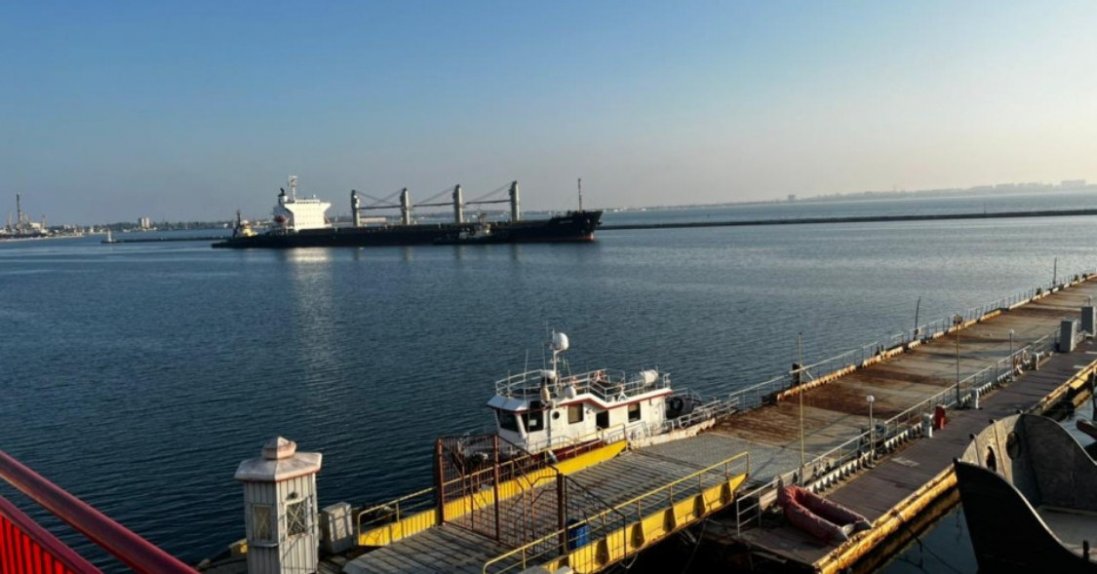 В Одесі та Чорноморську з портів вийшли три судна з кукурудзою
