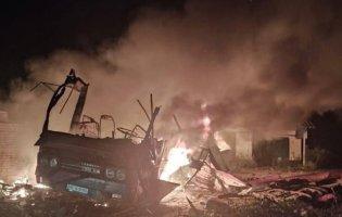 рашисти випустили 40 снарядів по Нікополю: знищений автобус та кілька автівок