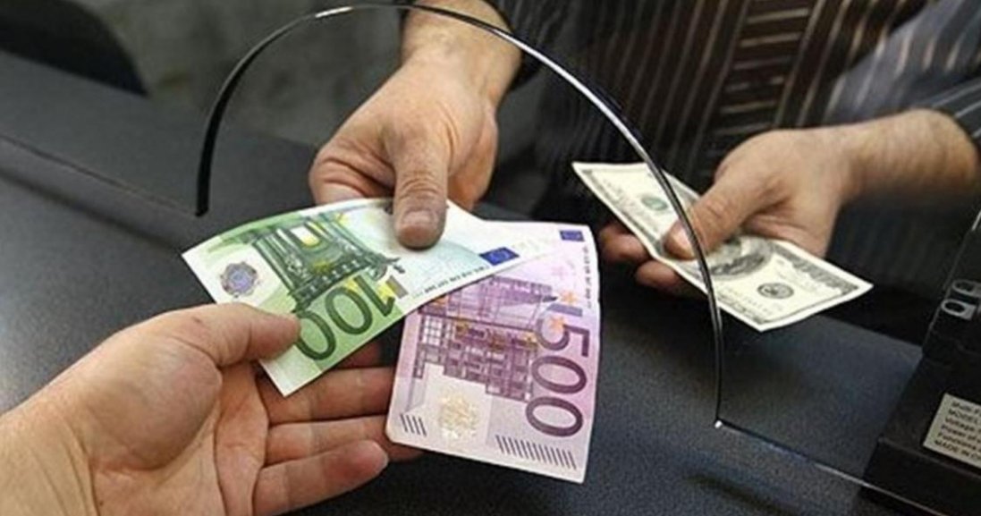 В Україні можуть запровадити податок на купівлю валюти: як це вплине на інфляцію