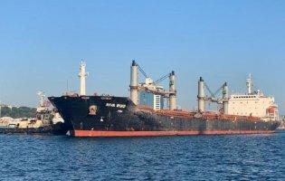 Чотири судна з українським зерном отримали дозвіл на вихід  з портів