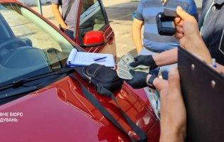 Хабар за виїзд на окуповану територію: у Запоріжжі викрили масштабну корупційну схему