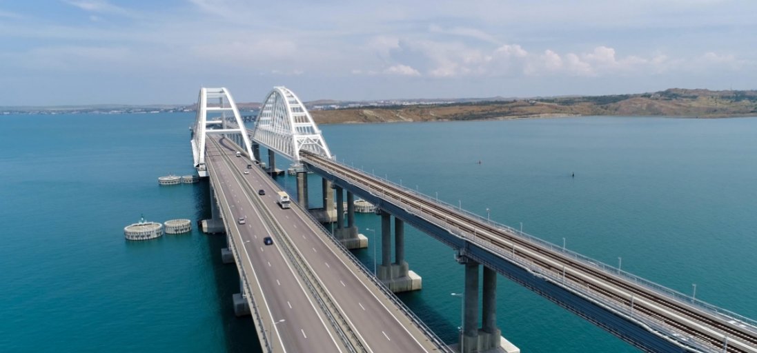 Кримський міст - законна військова ціль, - Подоляк про плани знищення моста