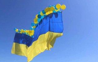 В Авдіївці в небо запустили прапор України