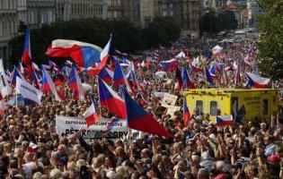В Празі вимагають відставки Уряду: прем'єр-міністр говорить  про «російський слід»