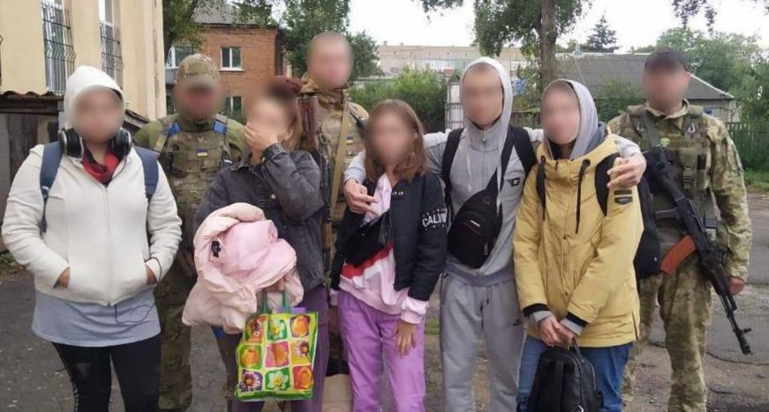 На Харківщині росіяни утримували в підвалі п'ятьох підлітків
