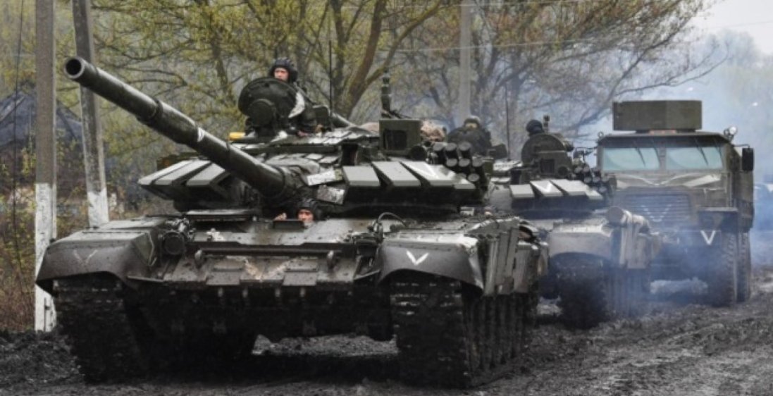 На Харківщині росіяни з танка обстріляли цивільне авто