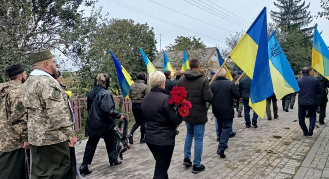 У Підгайцях в останню путь провели захисника Артема Ротмістренка