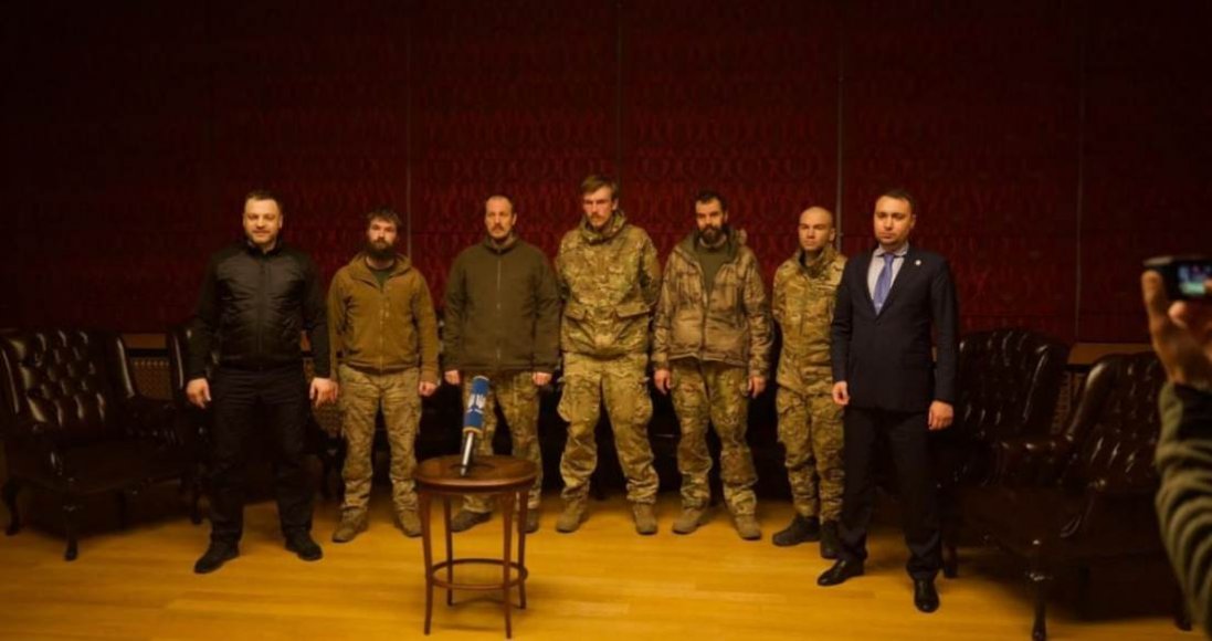 У Туреччині до кінця війни перебуватимуть звільнені командири «Азова»
