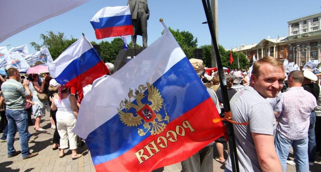 До Мелітополя з Криму привезли масовку на псевдореферендум