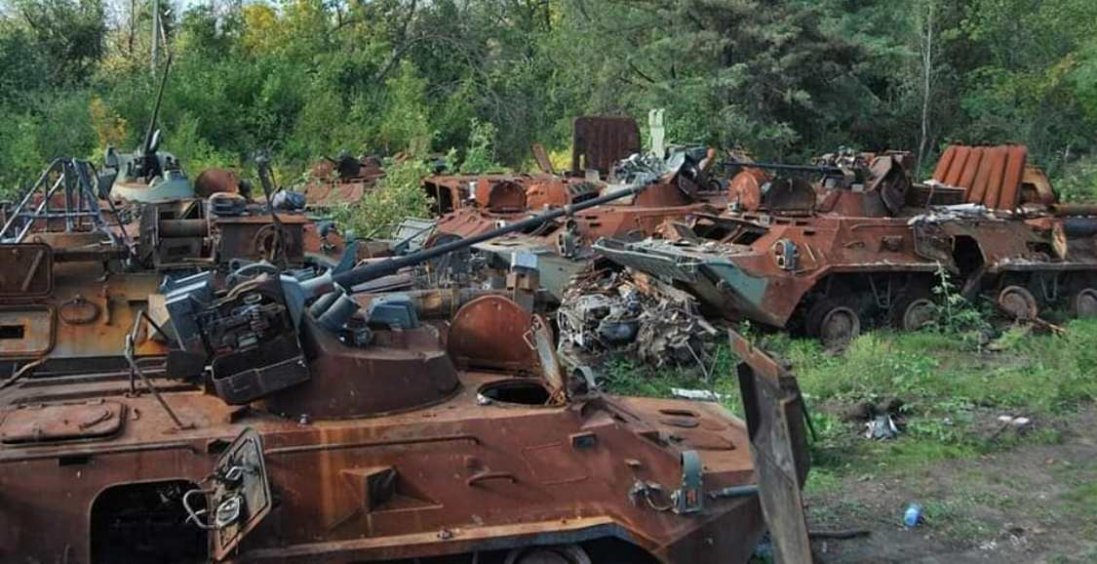 Під Ізюмом українські військові влаштували відстійники розбитої техніки окупантів