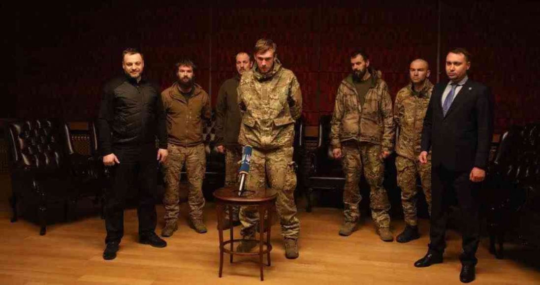 Повернення командирів «Азову»: вони скоро побачаться з рідними