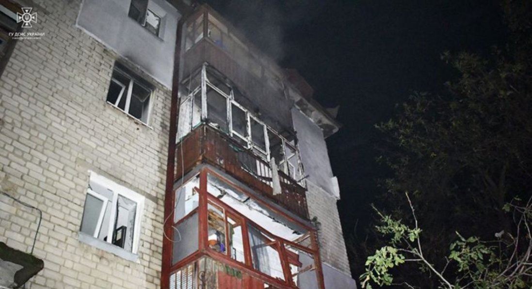 росіяни вдарили по житловому кварталу Миколаєва: є поранені