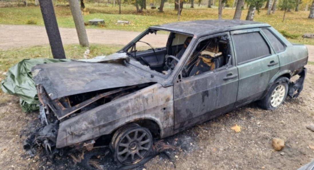 У Латвії підпалили авто біженців з України