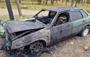 У Латвії підпалили авто біженців з України