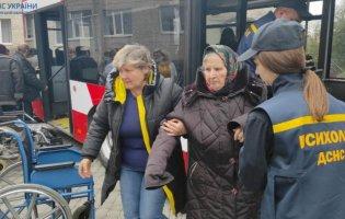 Мешканців геріатричного пансіонату на Харківщині евакуювали до Луцька