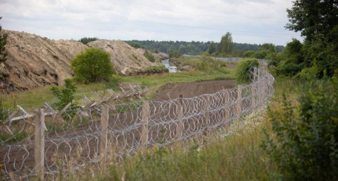 Прикордонники білорусі скаржаться на заміновані дороги та підірвані мости на кордоні з Україною