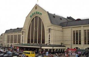 У Києві вибуховою хвилею пошкоджено будівлю вокзалу