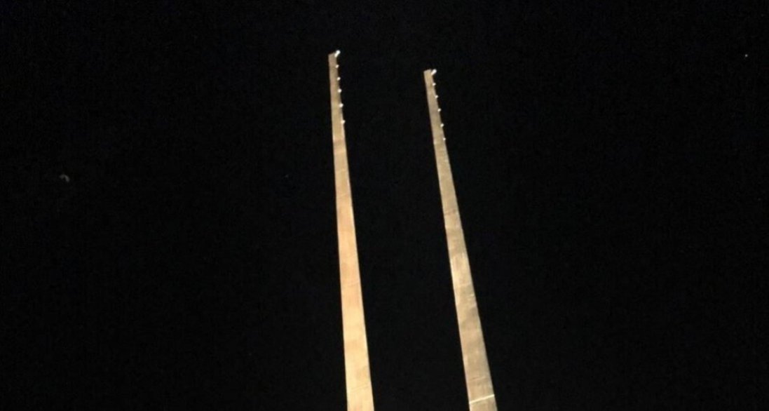 З центральної площі Маріуполя зникли російські триколори