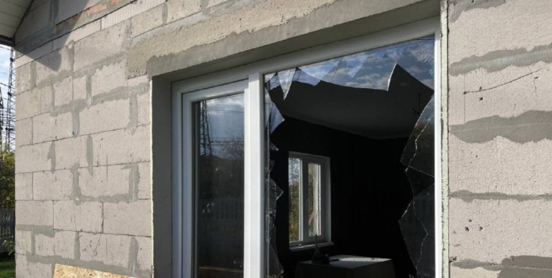 «Тільки зробили ремонт»: пошкоджений після ракетного обстрілу Луцька будинок відремонтують