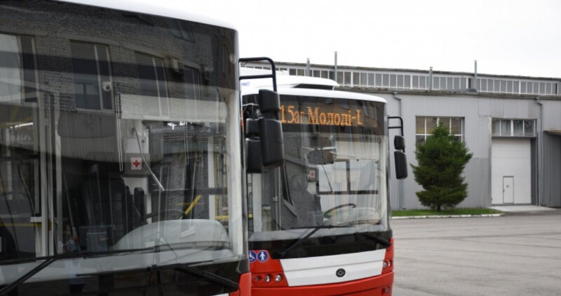 У Луцьку на маршрути виїхали не всі тролейбуси: назвали причину