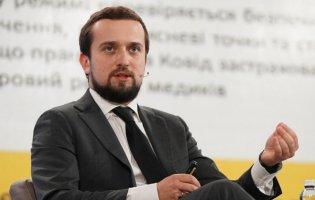 Заступник Єрмака їздить на машині, яку передали на гуманітарні цілі