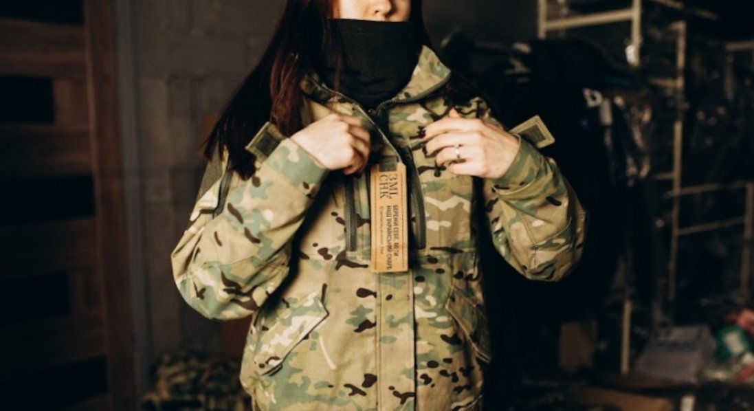 Для українських захисниць запускають пошив військової форми
