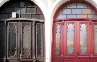 У Луцьку встановили відреставровані автентичні двері: де саме