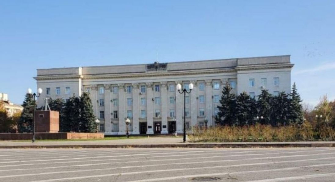 У Херсоні з будівлі ОДА зник російський прапор