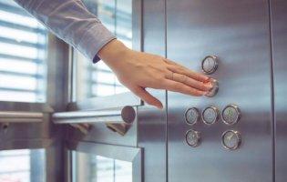 Киян просять не їздити в ліфті за 40 хв до запланованого відключення світла