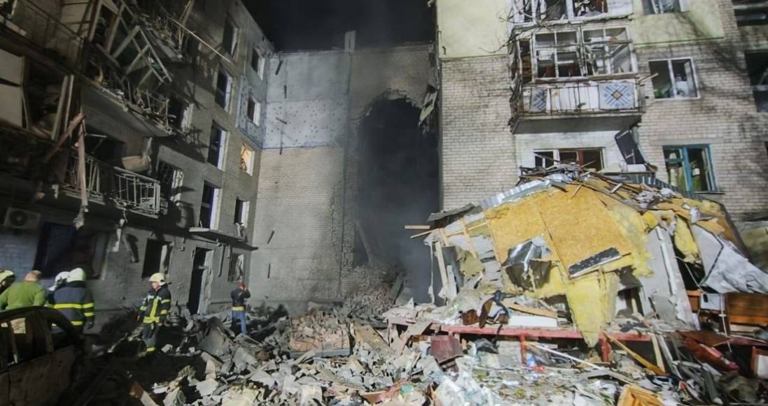 росіяни обстріляли Миколаїв: одна з ракет влучила у житловий будинок