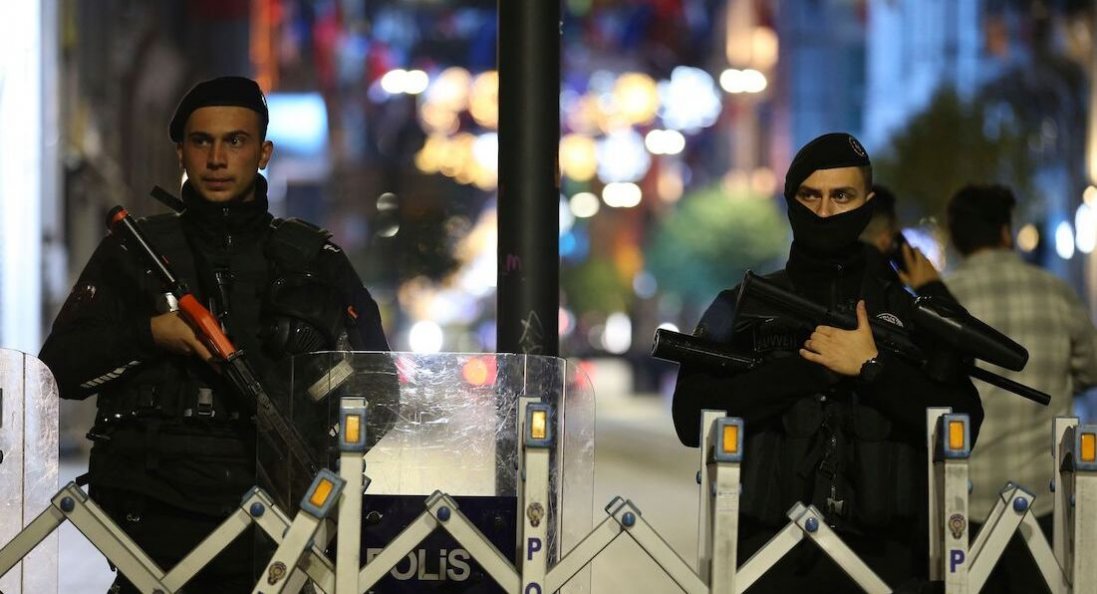 Теракт у Стамбулі: затримали десятки людей