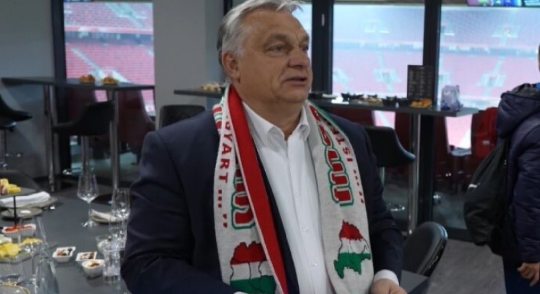 Одягнув шарф із зображенням частини України у складі Угорщини: Україна викликає посла
