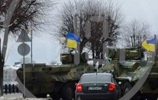 на росії  помітили воєнний транспорт з українськими прапорами: пояснення