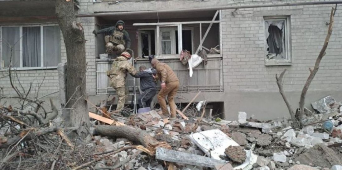 Окупанти атакували п'ятиповерхівку в Часовому Яру: є загиблі