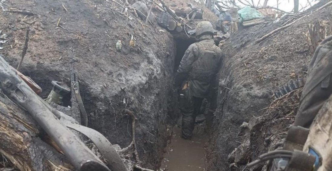 «По коліна у воді та на випаленій землі»: як українські захисники живуть біля Бахмута