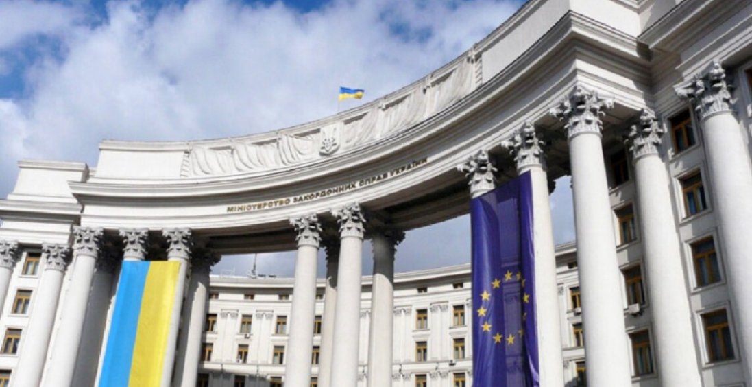 Конвертний тероризм та екскременти: як росія погрожує українським посольствам