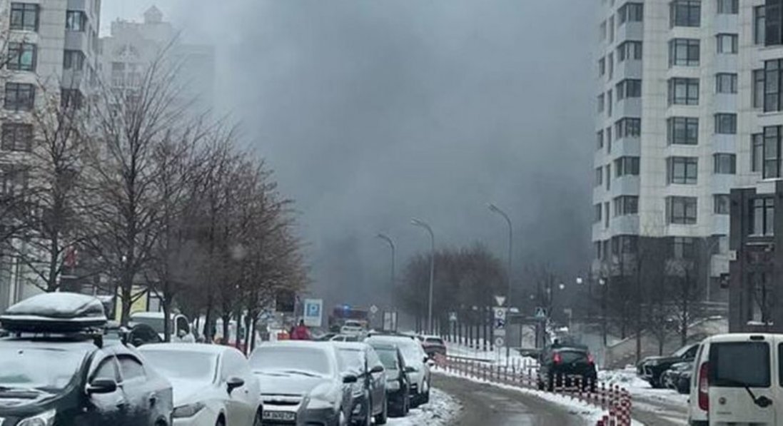 У Києві спалахнула пожежа: що відомо