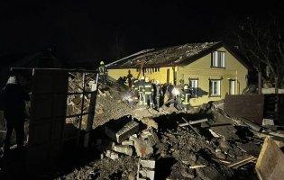 Біля Харкова росіяни обстріляли приватний будинок: є поранені